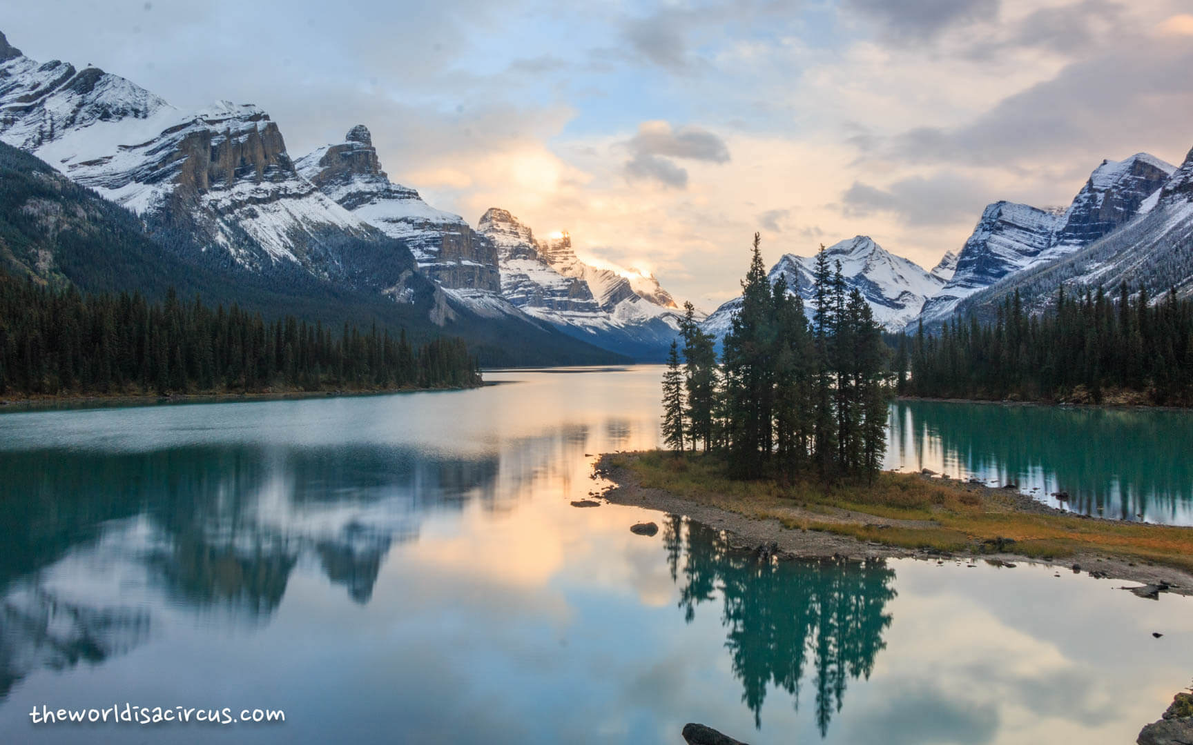 canoes lake maligne canoeing maligne lake jasper national park the world is canoes lake maligne canoeing maligne lake jasper national park the world is